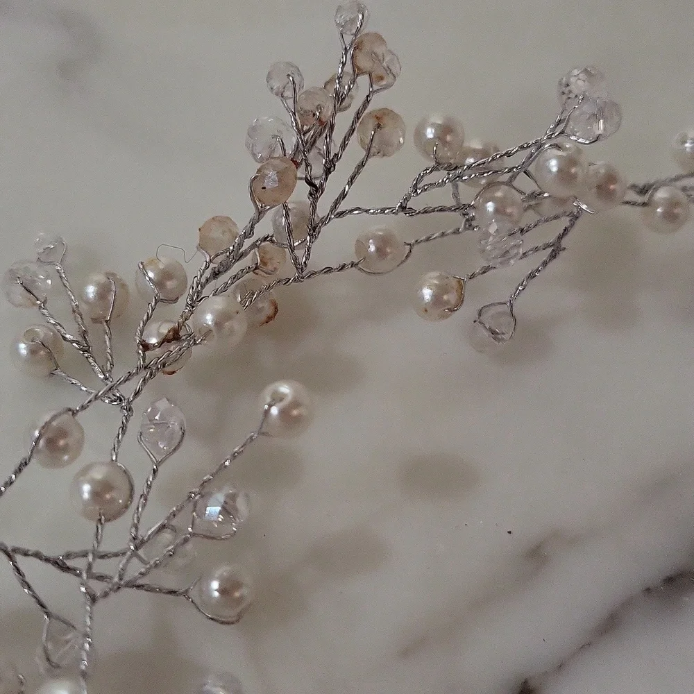 Boutique Crystal & Pearl Bridal Vine Hair Piece Jewelry Accessory 🤍 - Picture 4 of 6